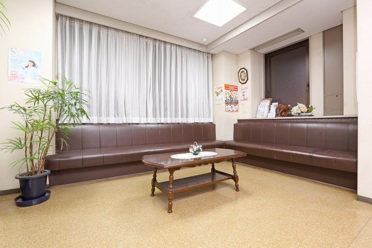篠﨑医院待合室