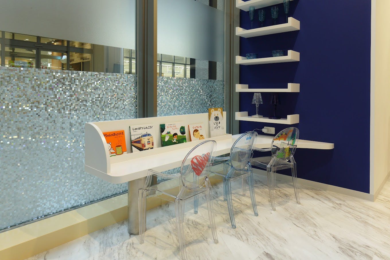 テラッセ納屋橋ファミリークリニック待合室