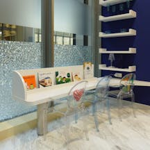 テラッセ納屋橋ファミリークリニック待合室