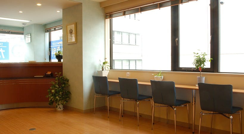 たく皮フ科待合室