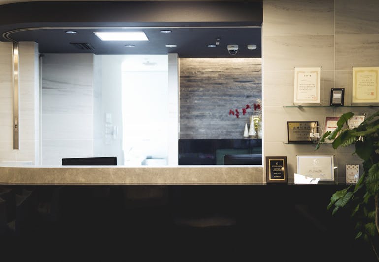 小田ひ尿器科ふみこ皮フ科受付