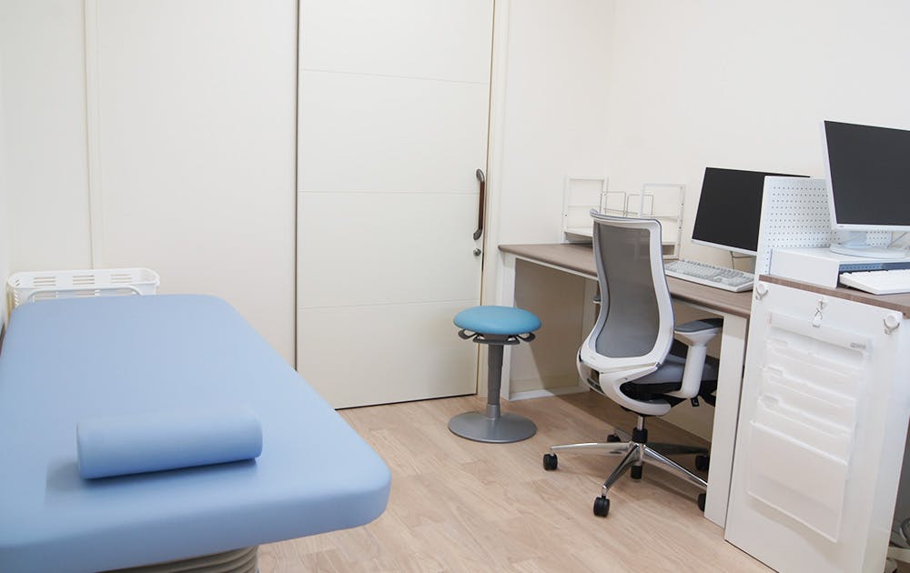 はましげ皮フ科クリニック診察室