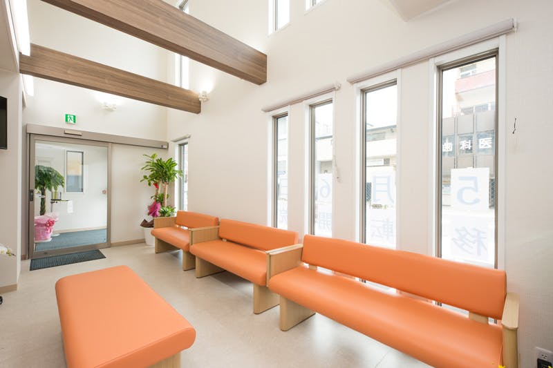 萬納寺医院待合室