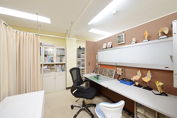 八重洲街診療所診察室