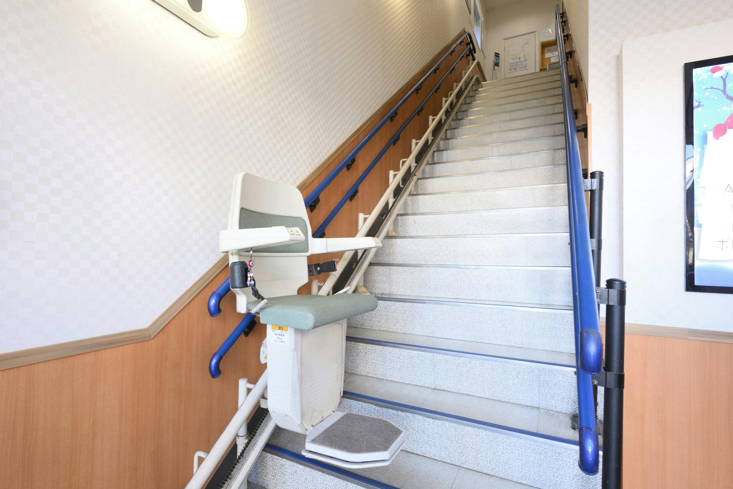 神川クリニック階段