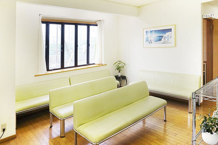 朝日中央診療所待合室