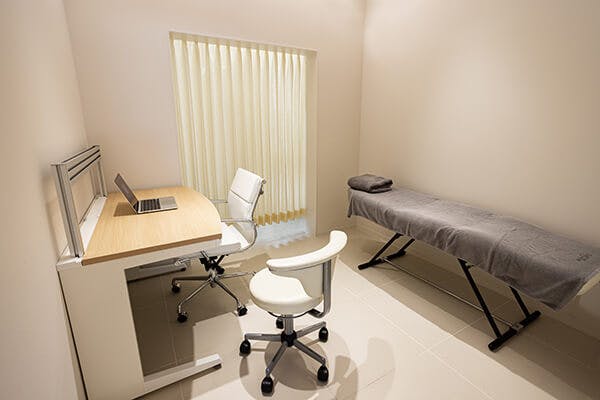 前川整形外科医院診察室