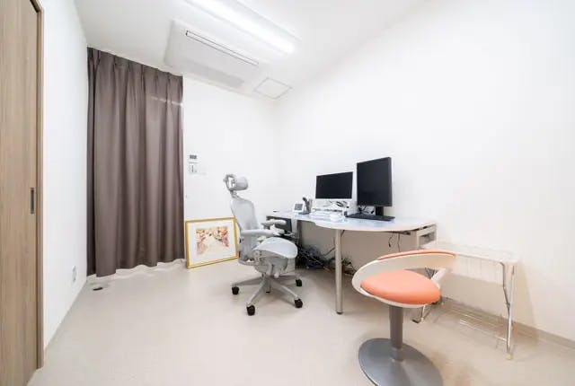 溝の口脳神経外科クリニック診察室