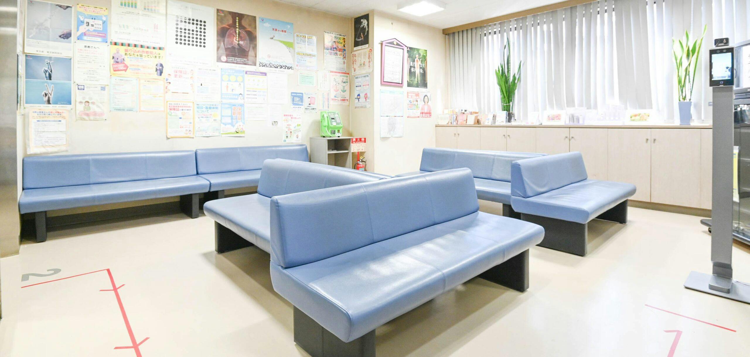 魚住総合クリニック待合室