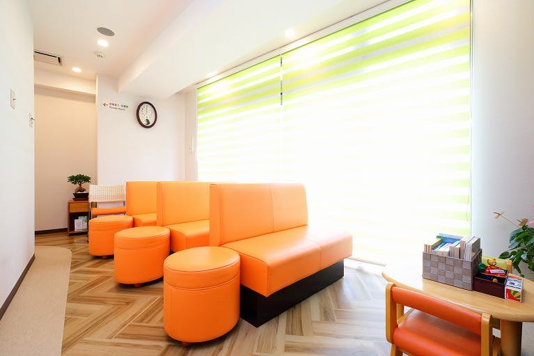 山本ファミリア皮膚科 駒沢公園待合室