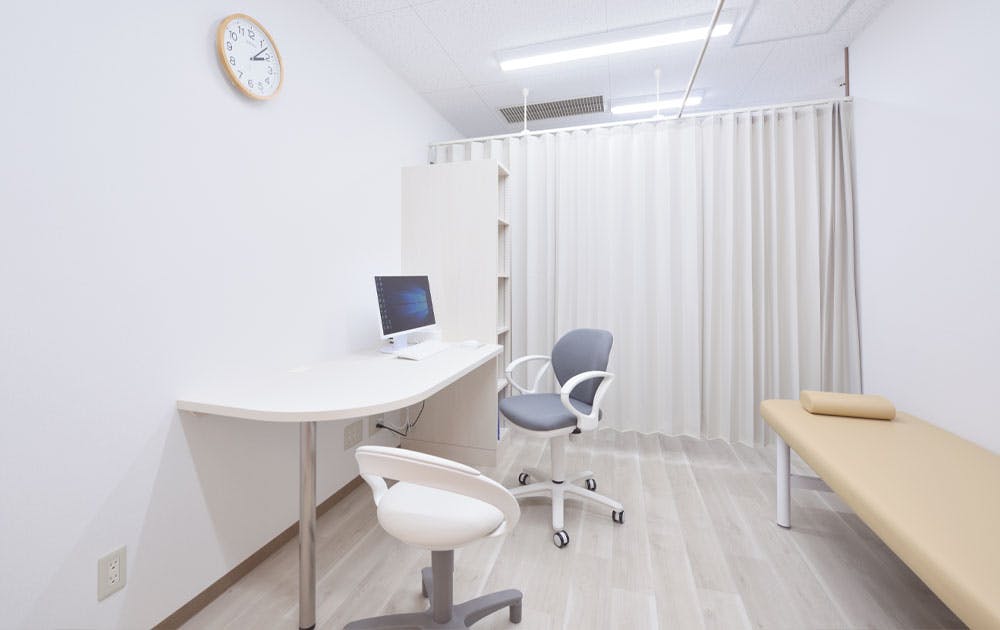 まさ形成外科・皮膚科クリニック診察室