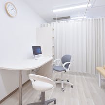 まさ形成外科・皮膚科クリニック診察室