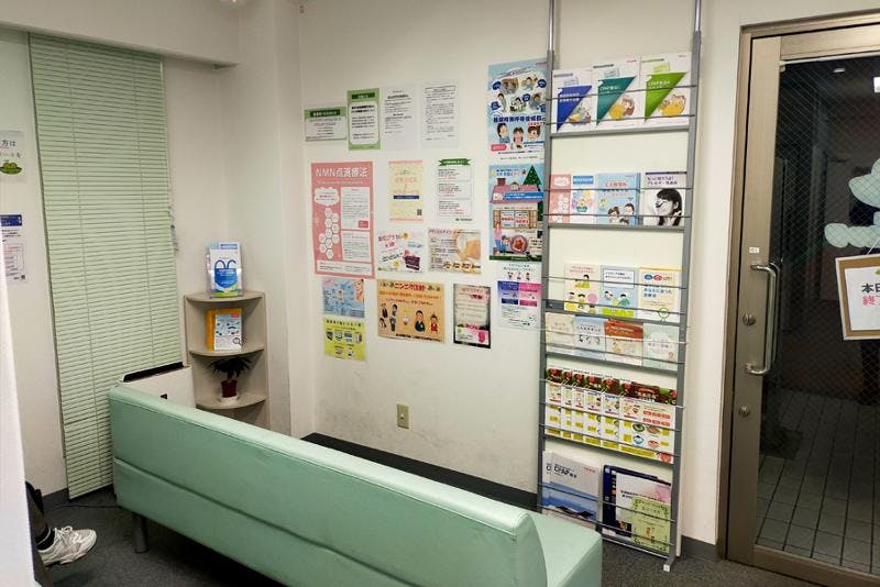 大宮駅前まめクリニック_待合室①