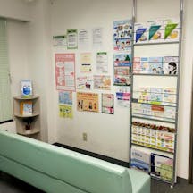 大宮駅前まめクリニック_待合室①