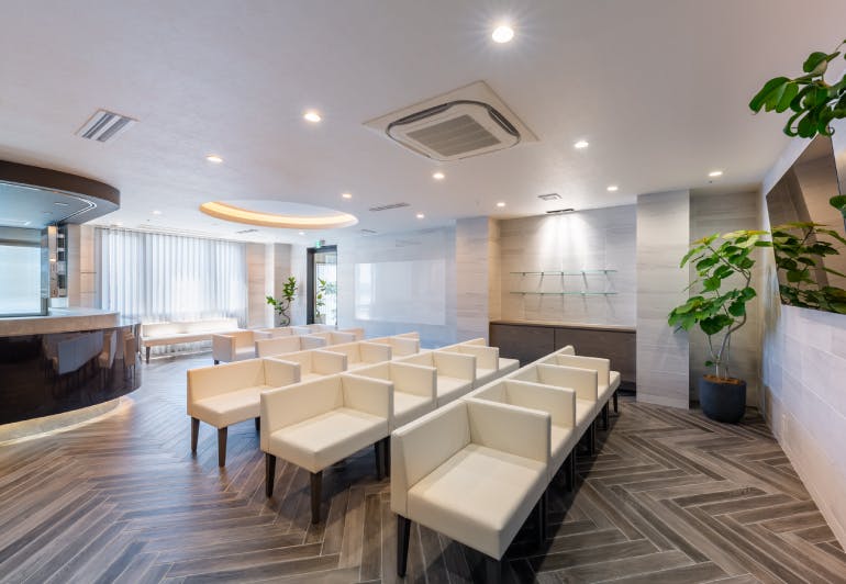 小田ひ尿器科ふみこ皮フ科待合室