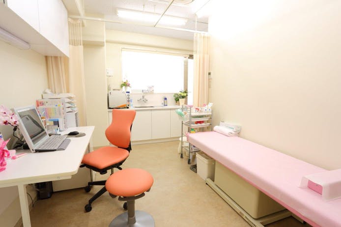 パンジー皮膚科クリニック診察室