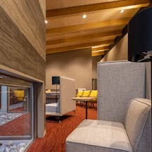 武岡皮膚科クリニック待合室2