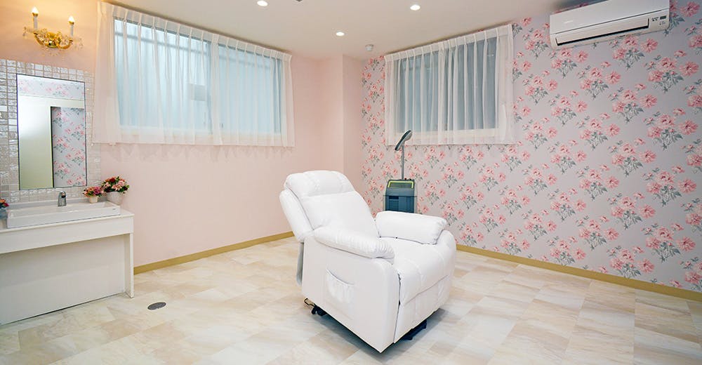 弥富通 いわた皮ふ科クリニック施術室