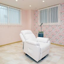 弥富通 いわた皮ふ科クリニック施術室