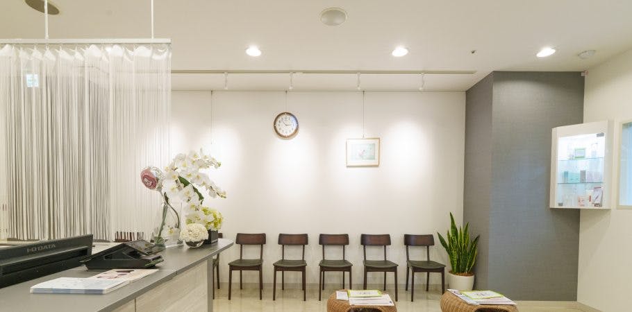 新川崎皮ふと美容のイブクリニック待合室