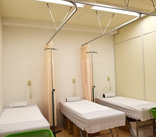 ヴィープラスクリニック(V+クリニック)処置室