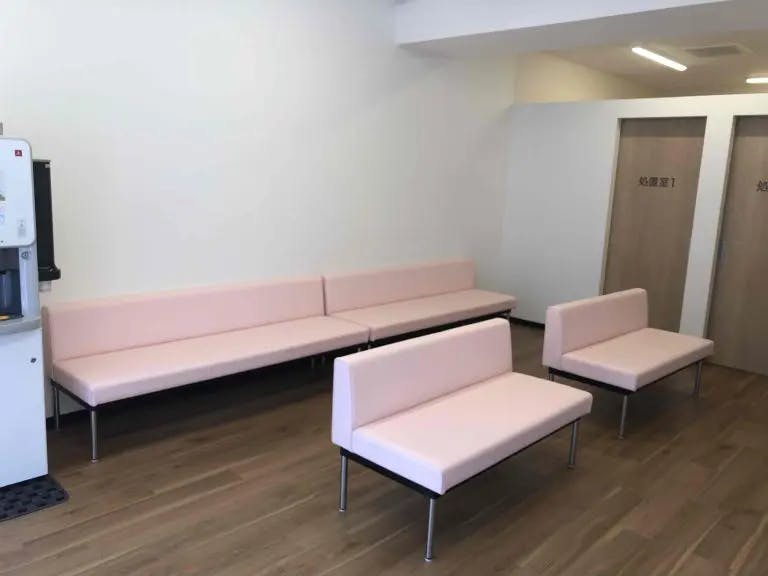 さくら通り皮フ科クリニック待合室