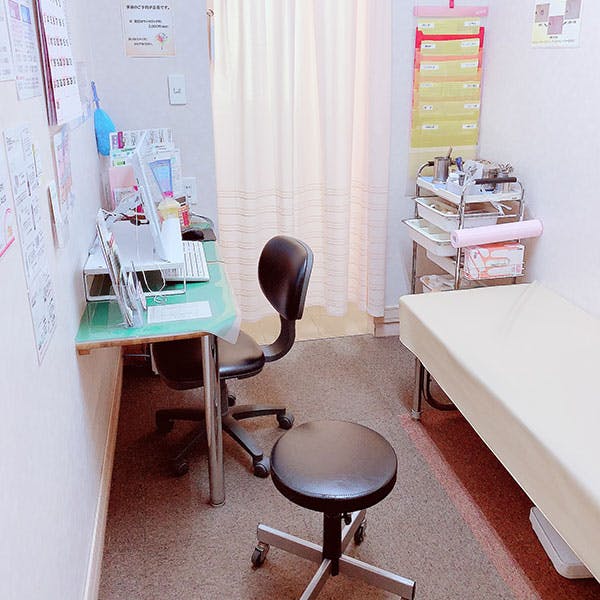 いなむら皮ふ科医院診察室