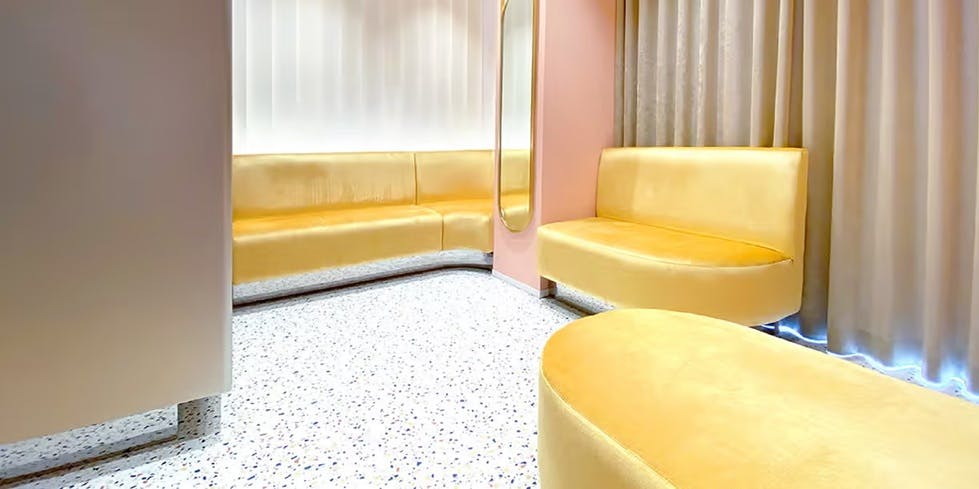 レジーナクリニック 大宮院待合室