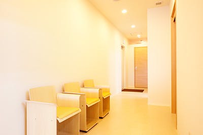 かしのき皮膚科中待合室