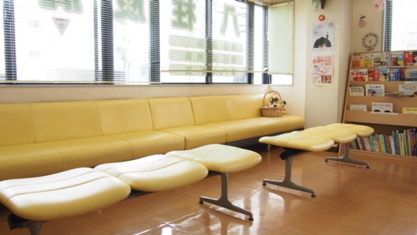 八柱皮膚科待合室2