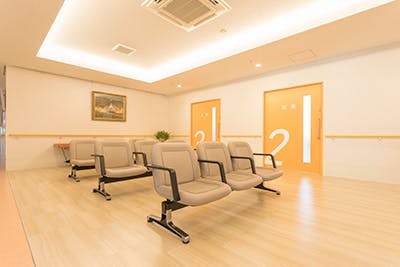 春日井リハビリテーション病院・附属クリニック待合室2