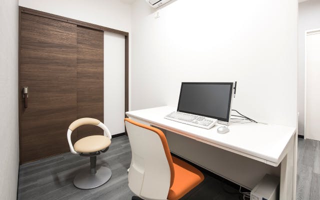 ぎなん皮ふ科クリニック診察室