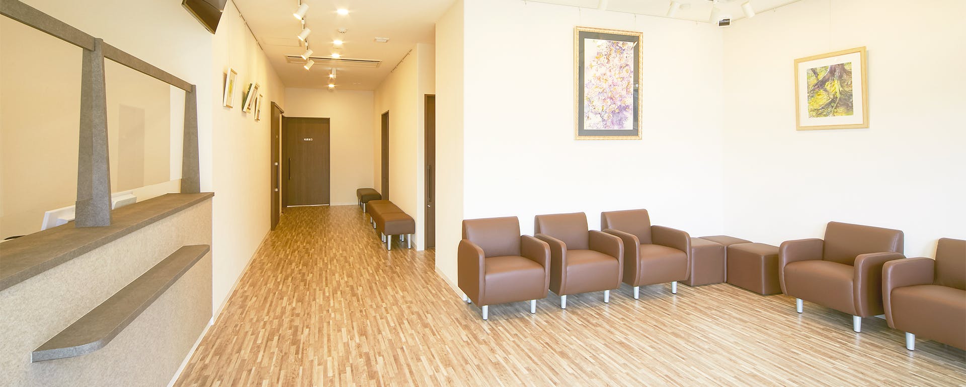 初石皮膚科クリニック待合室