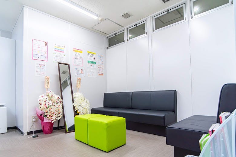 ゆうスキンクリニック上野院待合室
