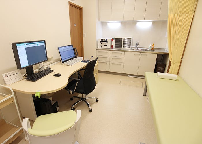 とみなが内科クリニック診察室