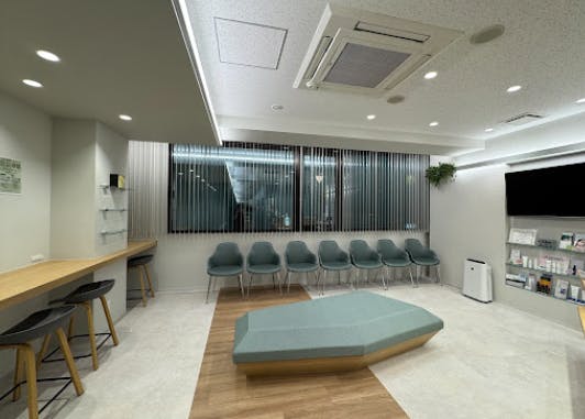 はなふさ皮膚科 池袋院待合室