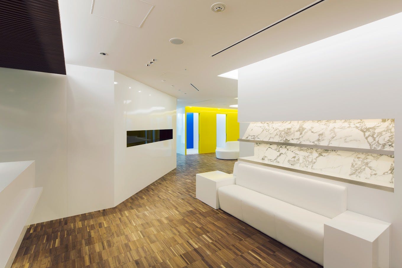 ディズムクリニック東京(D-ISMクリニック東京)/ 旧名：Dクリニック東京プラス(Dクリニック東京PLUS)待合室