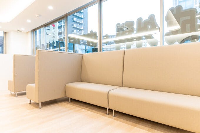 伊谷形成外科・皮フ科クリニック待合室