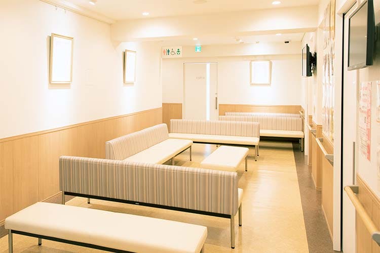 グレース皮膚科医院待合室2