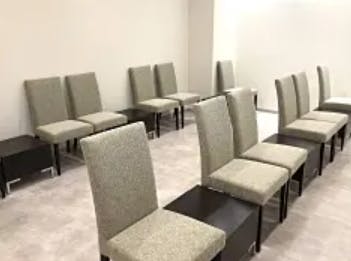 あおばクリニック 福岡天神院待合室