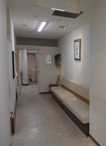 かんだクリニック皮フ科形成外科待合室