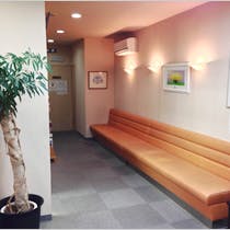 おおあみ泌尿器科待合室