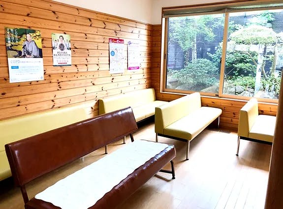 こがね医院待合室