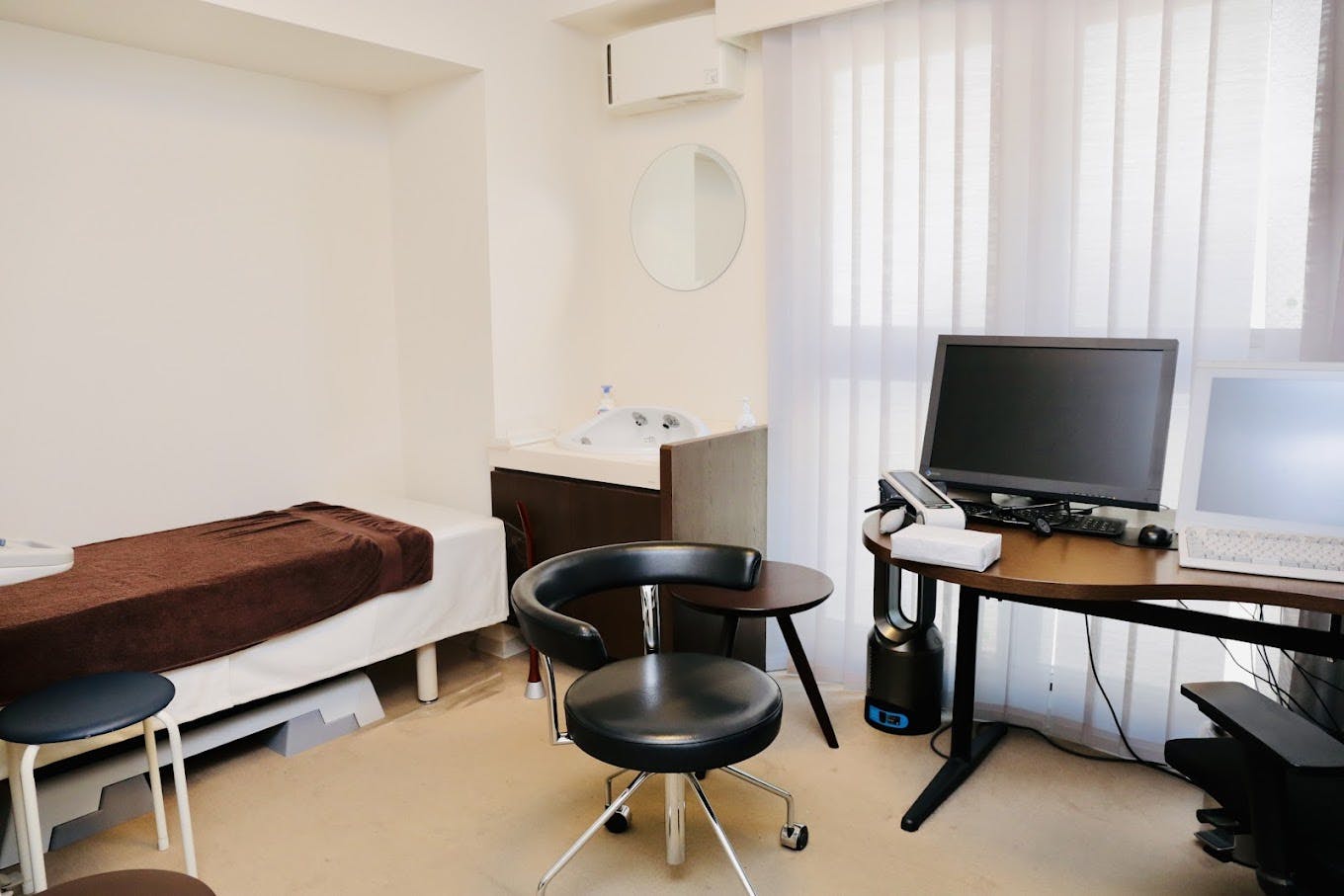メディカルクリニック柿の木坂診察室