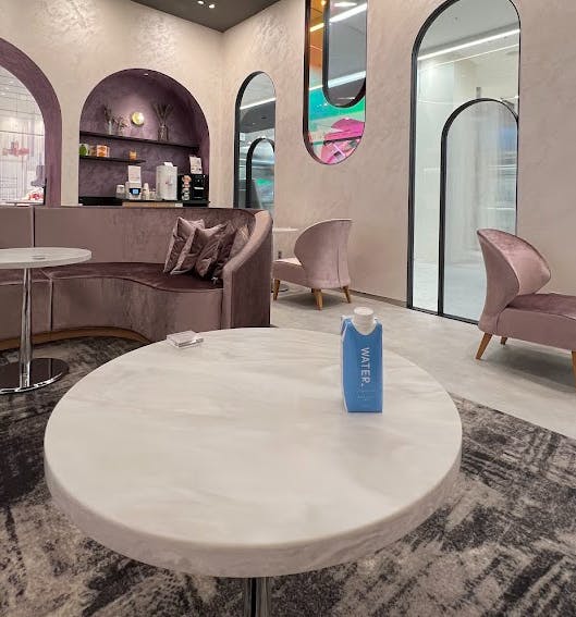 クリニックフォア 心斎橋PARCO院待合室