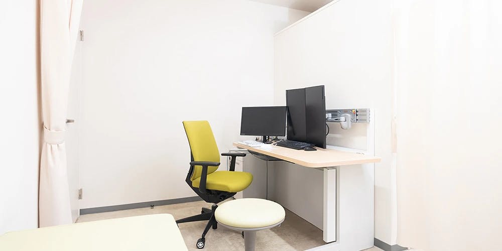 西台クローバー皮膚科診察室