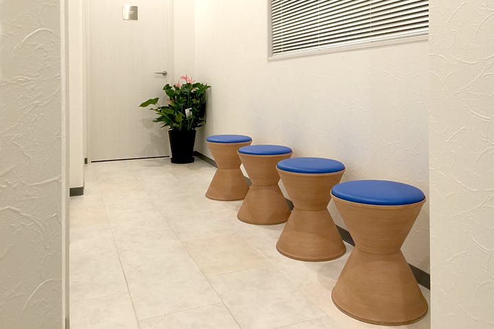 目白れい皮膚科クリニック待合室