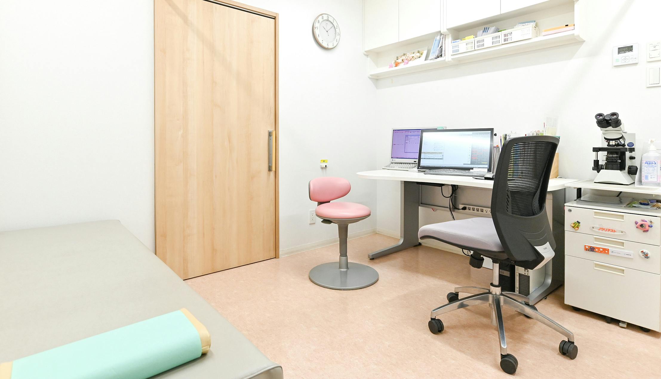 登戸きむら皮フ科クリニック診察室