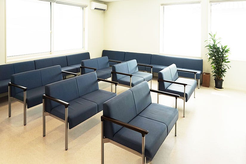 とやま内科皮フ科待合室