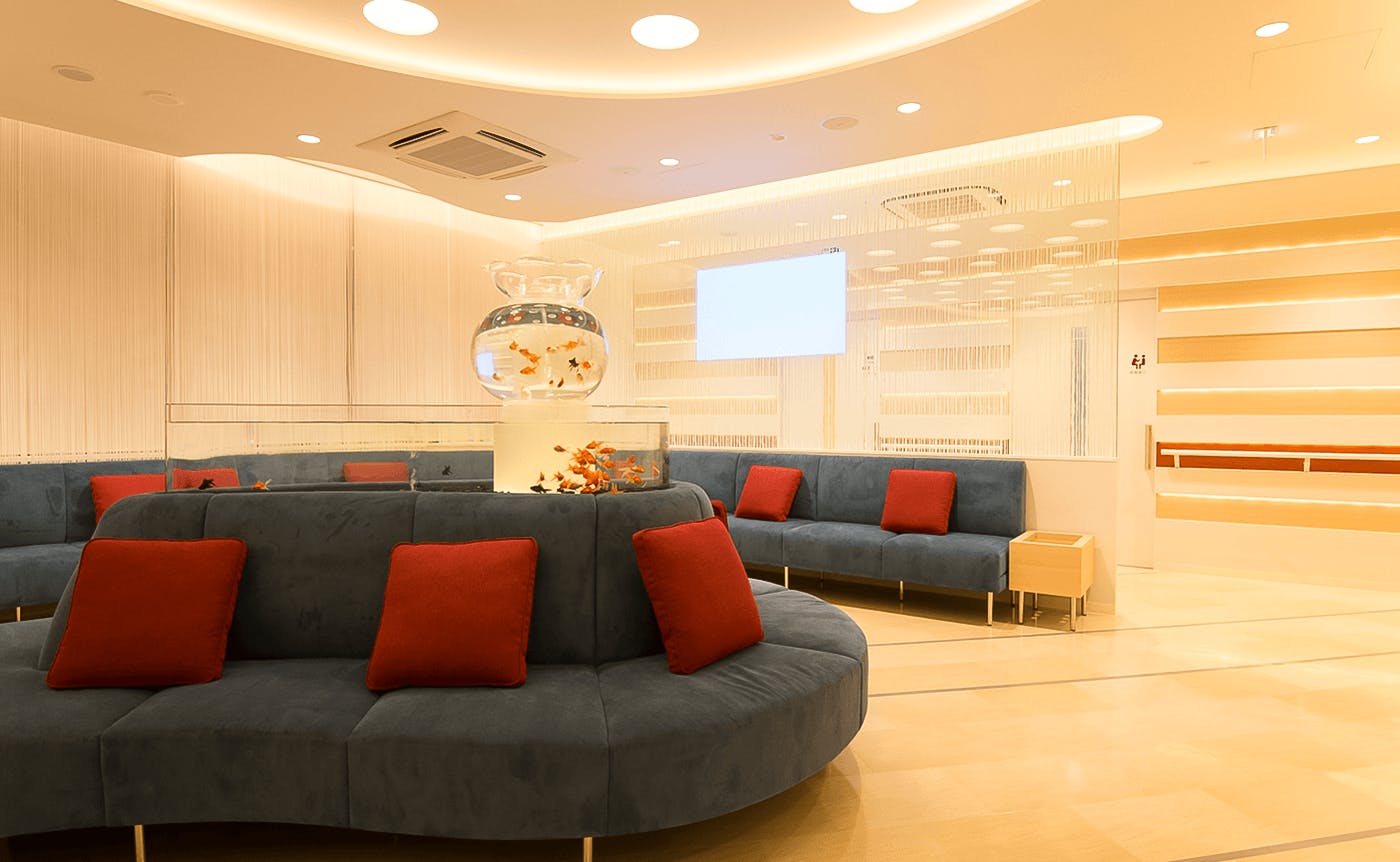 上野レディースクリニック待合室